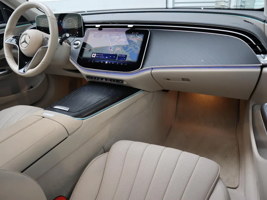Mercedes-Benz E-Klasse Estate 300 e Exclusive Line l Trekhaak l Panoramadak l stoelverwarming l Leder