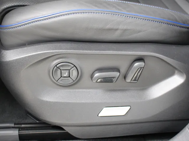 Volkswagen Touareg 3.0 TSi R 4-Motion 462 PK | Panoramadak | Head-Up display | Climate Seats | Keyless | Dynaudio |  Matrix Led
