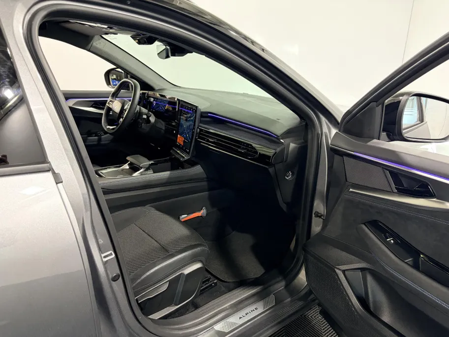 Renault Austral 200PK E-Tech Full Hybrid Techno Esprit Alpine AT | Trekhaak | All Season Banden | Climate Control | Digital Cockpit | Camera | Parkeersensoren | Adaptive Cruise Control | Lichtmetalen Velgen |