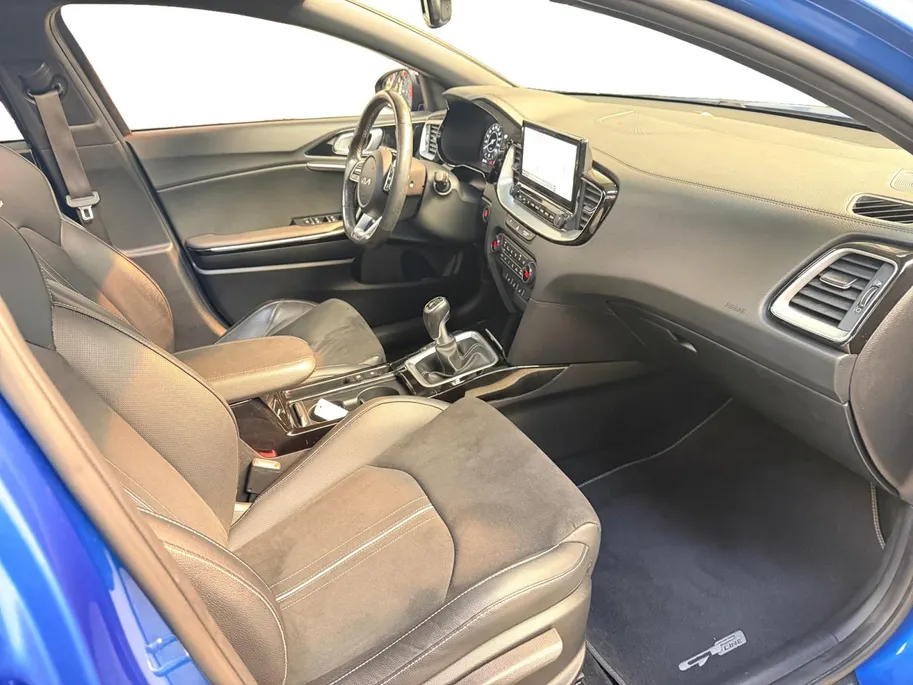 Kia ProCeed 1.0 T-GDi GT-Line PANORAMADAK | CLIMATE CONTROL | STOEL & STUURVERWARMING | ELEKTRISCHE KLEP | RESTERENDE FABRIEKSGARANTIE TM 2029