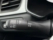 Renault Captur 1.6 E-Tech Hybrid 145 Intens Apple Carplay/Android Auto , electronic climate controle , Camera , cruise , tel , lm velgen , parkeersensoren , navi groot scherm .
