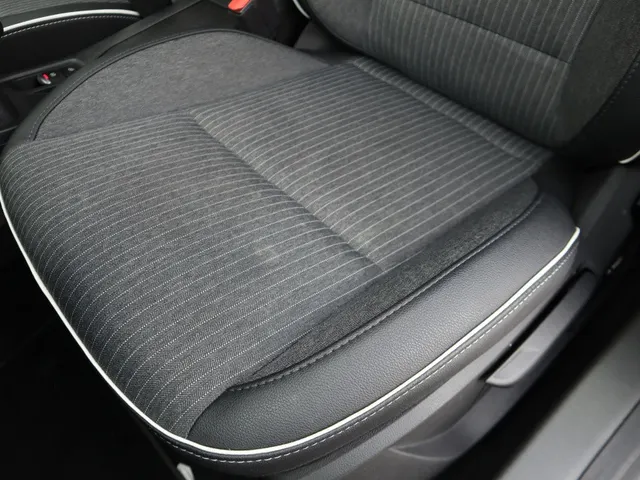 Mitsubishi Colt 1.6 HEV Intense+ Adaptive Cruise | Keyless | All Seasons