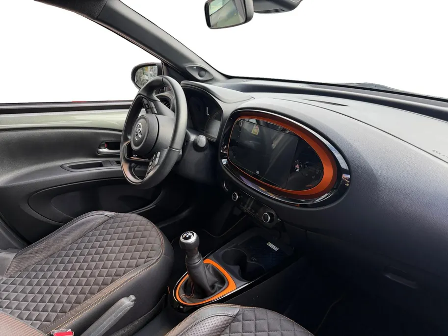 Toyota Aygo X 1.0 VVT-i MT Limited | Apple Carplay & Android Auto | Stoelverwarming | JBL Audio | Camera | Parkeersensoren | LMV | Cruise & Climate Control | Dealer Onderhouden | 12 Maanden BOVAG Garantie