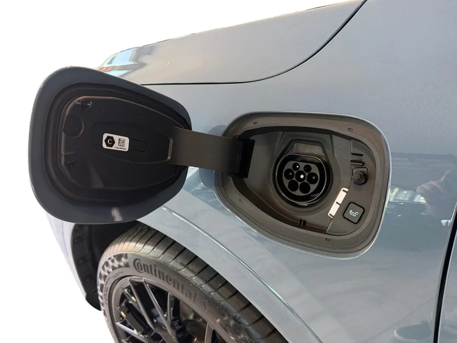 Ford Kuga 2.5 PHEV BlueCruise Edition | 5000,- Voordeel | 0,99% Rente | ZEER COMPLEET! | Handsfree Rijden | 2100kg Trekgewicht | BLISS | Trekhaak | Elek. Panoramadak | Elek. Stoel/Stuur/Voorruitverwarming | B&O | 20'' LMV |