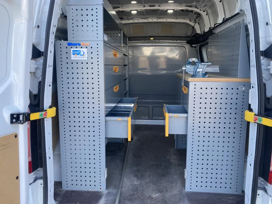 Ford Transit Custom 300 2.0 TDCI L1H2 Trend 130pk Automaat Store Van laadruimteinrichting - Speciale dak Imperiaal - 2x Schuifdeur - Trekhaak -Comfort Laadschot