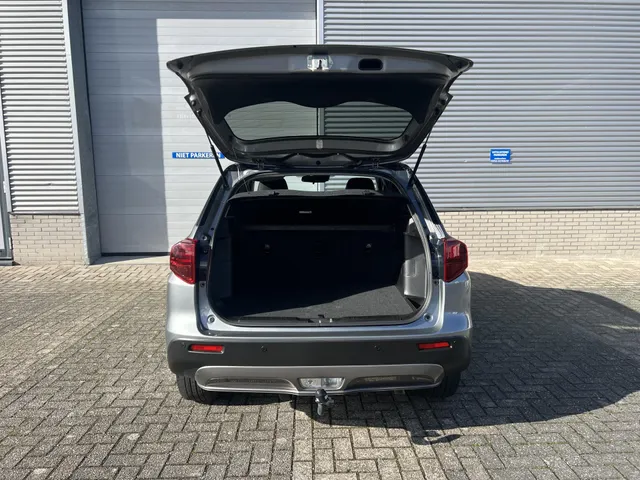 Suzuki Vitara 1.4 Boosterjet Style Smart Hybrid Automaat | Trekhaak | Apple Carplay & Android Auto | Climate Control | Adaptieve Cruise Control