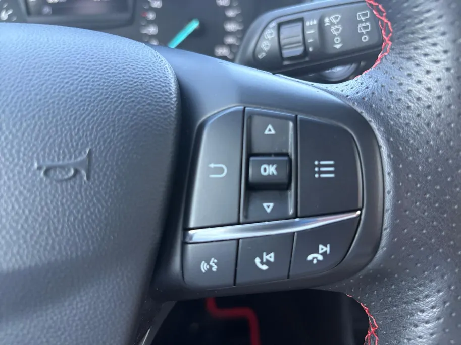 Ford Fiesta 1.0 EcoBoost ST-Line |Voorruitverwarming| Navigatie| Achterspoiler| 12 maanden Bovag garantie}