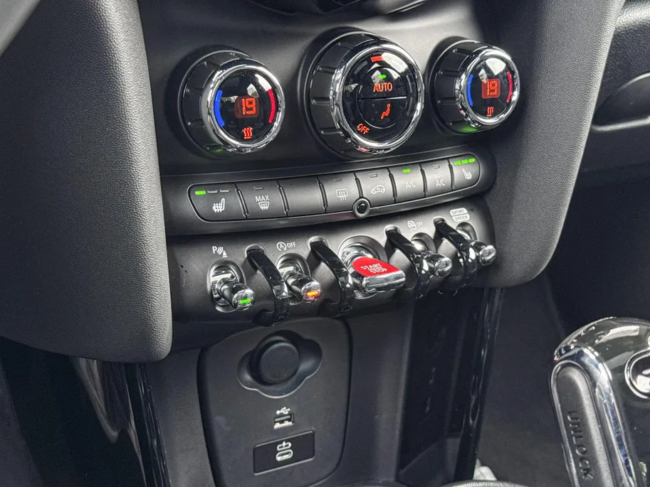 MINI Cooper 5-deurs 1.5 Cooper Camden Plus Edition
