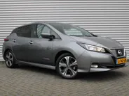 Nissan Leaf Tekna 40 kWh | Trekhaak | Stuur-/stoelverwarming | 360 Camera | LED | Dodehoek detectie | Cruise adapt. | 17' LM | Half leer/stof | Navi |