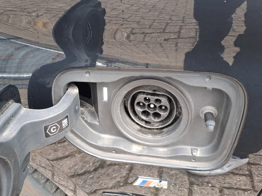 BMW 5 Serie Touring 530e xDrive M SPORT | Pano | Harman Kardon | 360 Camera | Head up | Elektrisch Wegklapbare Trekhaak | Voorstoelen verwarmd | Navigatie | Apple Carplay/Android Auto | Leer