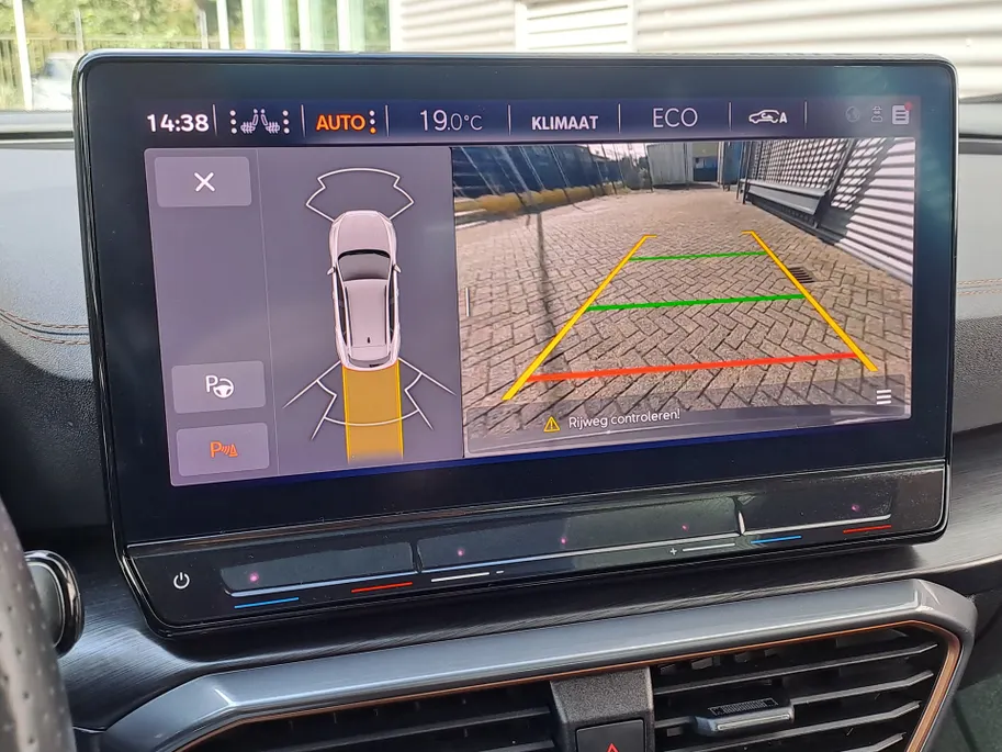 CUPRA Formentor 1.4 e-Hybrid VZ Copper Edition | Voorstoelen verwarmd | Automaat | ECC | Navi | Leer | Stuur verwarmd | Apple Carplay/Android Auto | Cruise control adaptief | SOH 93,6%