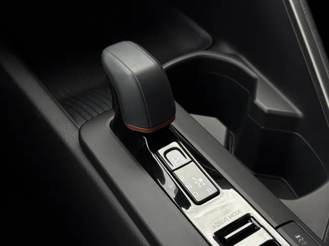 Toyota C-HR 2.0 PHEV 220 Dynamic Bi-Tone | All Seasons