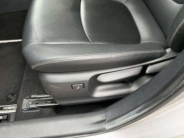 Toyota Corolla 1.8 Hybrid Executive | Leer | All Seasons