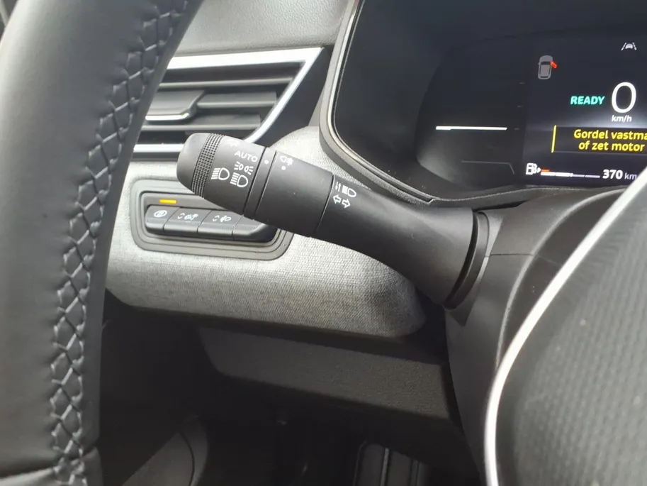 Renault Clio 1.6 E-Tech Full Hybrid 145 evolution Automaat |Navigatie |1e eigenaar | Parkeersensoren | Cruise Control | Apple CarPlay/Android Auto | Licht & Regen Sensor | Full LED | Digital Cockpit | 1 jaar Garantie