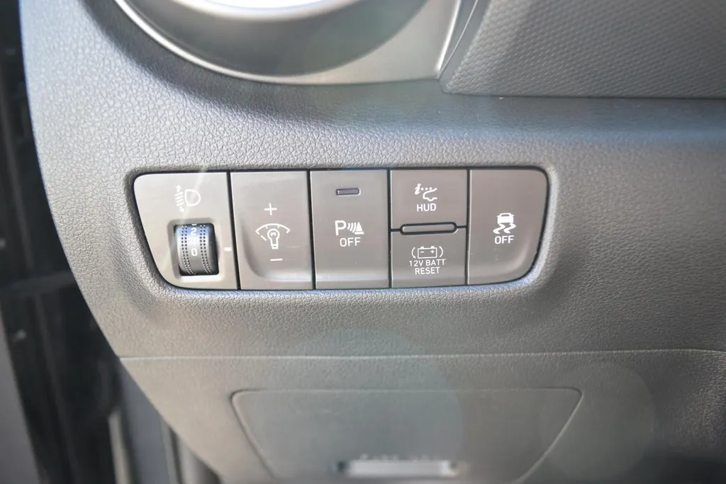 Hyundai Kona 1.6 GDI HEV FASHION|TREKHAAK|NAVI|CARPLAY|HEA