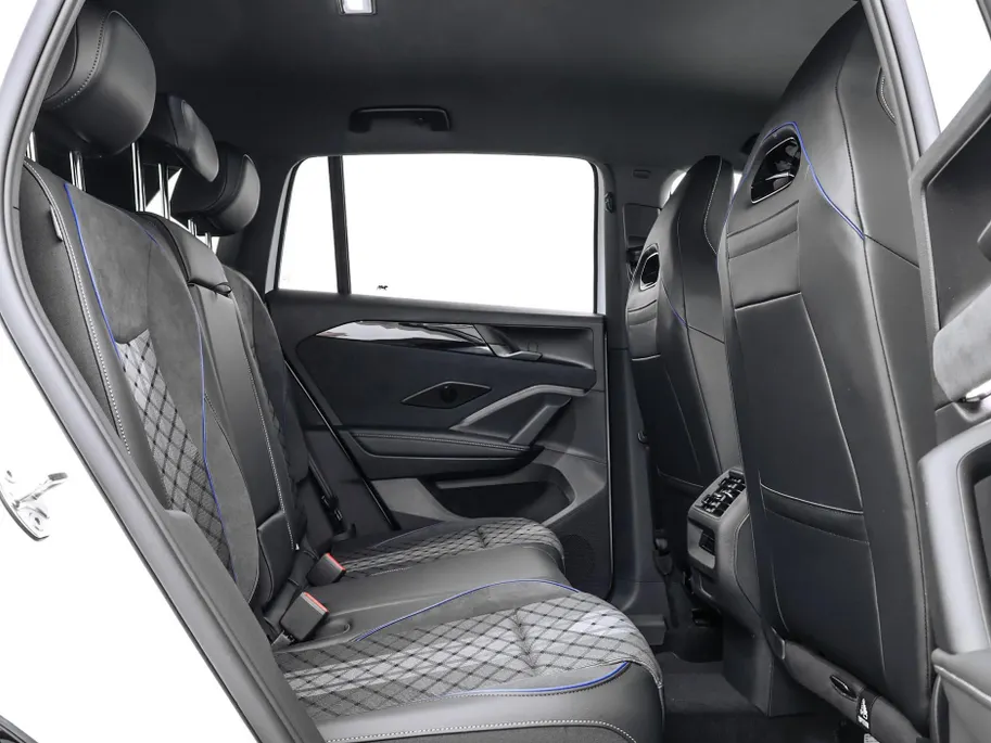 Volkswagen Tiguan R-Line 1.5 eHybrid 204 PK 6 versn. DSG · Voorstoelen verwarmbaar · Sfeerverlichting · All-season banden