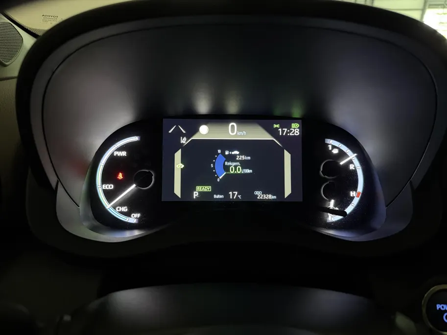 Toyota Yaris Cross 1.5 Hybrid Executive Automaat | Trekhaak | Panoramadak | Apple Carplay/Android Auto | Stoelverwarming