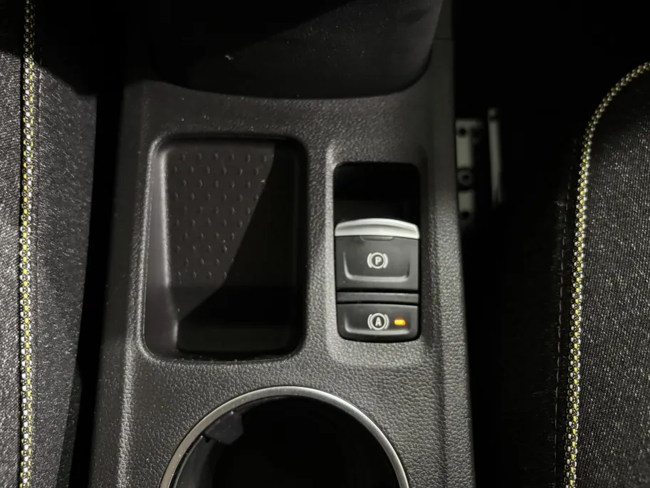 Renault Captur 90PK TCe Techno | Pack Winter | Navi | Climate Control | Camera | Parkeersensoren | Apple CarPlay/Android Auto | Lichtmetalen Velgen | Full LED | Armsteun | Digital Cockpit |