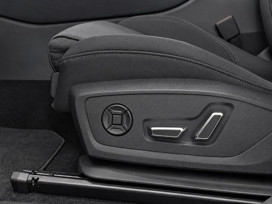 Audi Q3 e-hybrid S edition 272 PK · Tech pro · Trekhaak elek. wegklapbaar · Glazen panoramadak