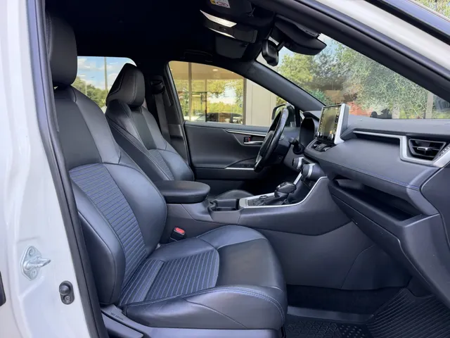 Toyota RAV4 2.5 Hybrid AWD Bi-Tone