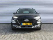 Hyundai Kona 1.6 GDI HEV Comfort | Trekhaak | Camera | 16' LM | Cruise adapt. | Navi | Apple Carplay/Android Auto | Clima | All seasons |