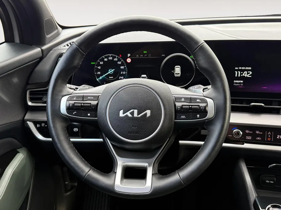 Kia Sportage 1.6 T-GDi Hybrid Dark Edition | Camera | Stuurverwarming | Stoelverwarming voor + achter | Apple Carplay / Android Auto | LMV | LED |