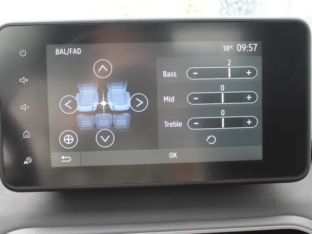 Dacia Sandero Stepway 1.0 TCe 100 PK ECO-G Extreme | Glazen schuifkanteldak | 4 seizoensbanden | Stoelverwarming voor | Pack assist | nog 2 jaar * fabrieksgarantie |