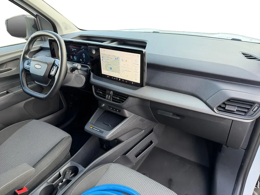Ford E-Transit Cour. Trend 44 kWh | NL auto | Navigatie | Apple carplay & android auto | Adapt. cruise control | BLIS | Parkeersensor achter | Achteruitrijcamera | Trekhaak | Fabrieksgarantie |