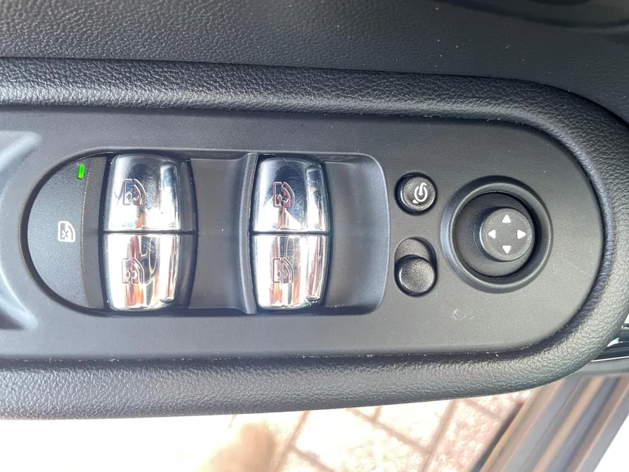 MINI Countryman 1.5 Cooper S E ALL4 Chili *Automaat*Navi+Camera*Winter Pack*Heads Up Display*Elekt. Stoelen*Adapt. Cruise Control*LM. Velgen*Zeer nette auto!