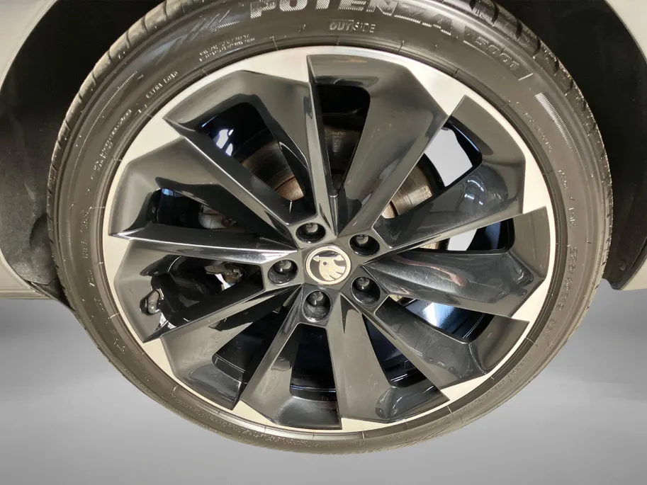 Škoda Superb 1.4PHEV 218PK Sportline DSG · Panoramadak · Trekhaak · Camera + Parkeersensoren · Stoelverwarming  voor & achter ·