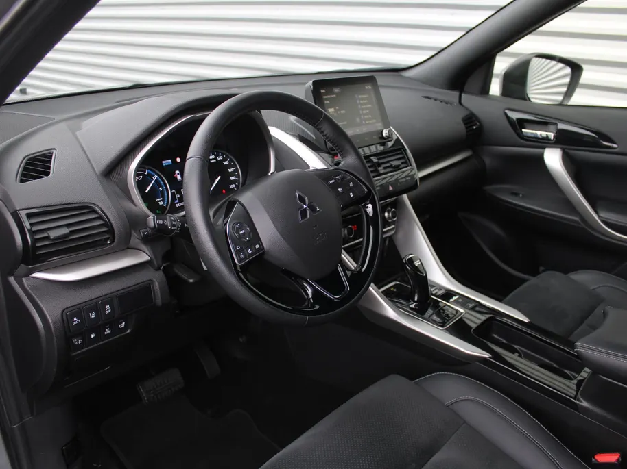 Mitsubishi Eclipse Cross 2.4 PHEV Executive | Trekhaak | 18' LM | 360 Camera | Navi | Cruise adapt. | Elek. stoelverstelling | Leer/Alcantara | Stuur-/stoelverwarming | LED |
