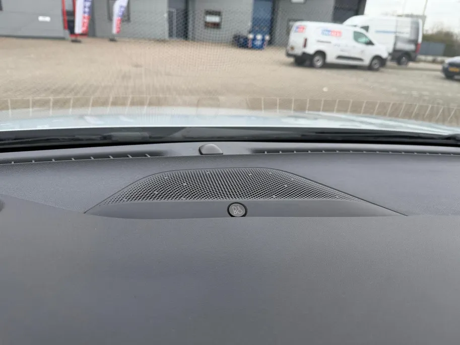 Ford Focus Wagon 1.0 EcoBoost Hybrid ST Line X | 155 pk | Automaat | Adapt. cruise control | BLIS | Pano dak | Parkeersensoren voor en achter | Achteruitrijcamera | 17' lichtmetalen velgen | Privacy glas | Fabrieksgarantie |