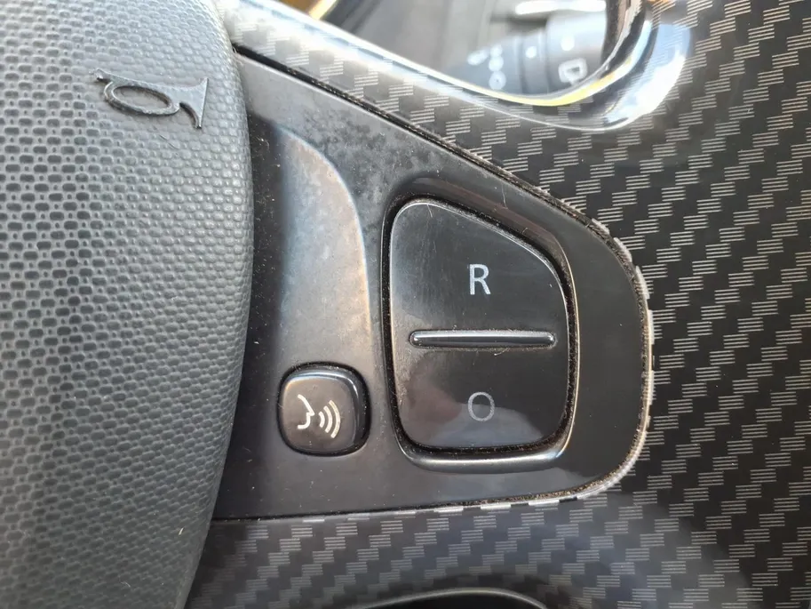 Renault Captur 0.9 TCe Xmod airco (automatisch) , navi , trekhaak , stoelverwarming , cruise , tel , usb , lm velgen .