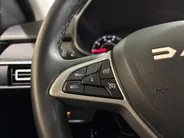 Dacia Sandero 90PK TCe Journey | Camera | Armsteun | Climate Control | Parkeersensoren | Apple CarPlay/Android Auto | Licht & Regen Sensor | Cruise Control | Lichtmetalen Velgen | Full LED |