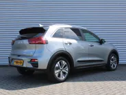 Kia e-Niro DynamicPlusLine 64 kWh | Schuif-/kantel dak | Cruise adapt.| Navi | 17' LM | Stuur-/stoelverwarming | Camera | Clima |