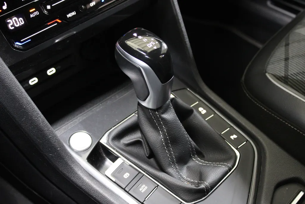 Volkswagen Tiguan Allspace 1.5 TSI DSG-7 R-Line Business 7p. 7-persoons / Stoel + Stuurverwarming / Camera / Elektr. klep /