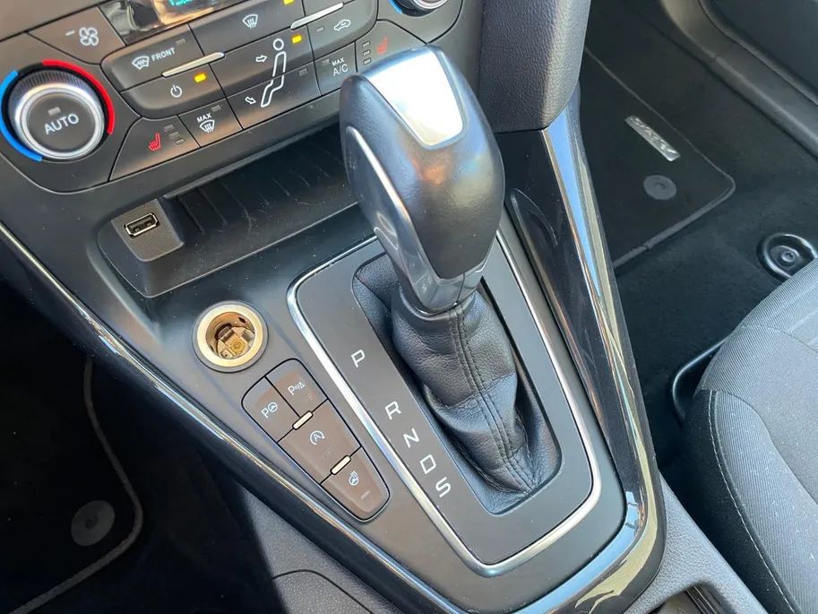 Ford Focus 1.5 Titanium *Automaat*Navi+Camera*Climate Control*Winter Pack*LM.Velgen*Zeer nette auto!