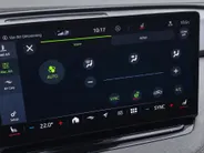 Škoda Enyaq iV 80 150kW/204PK · Panoramadak · 360°Camera · Navigatie · Apple/Android Car Play · Stuur & Stoelverwarming ·