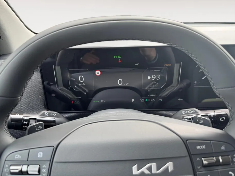 Kia EV2 Plus 42.2 kWh 3.000,- Inruilkorting | Privacy Glass | 18' lichtmetalen velgen | Warmtewerend glas rondom | Draadloze oplader voor smartphone