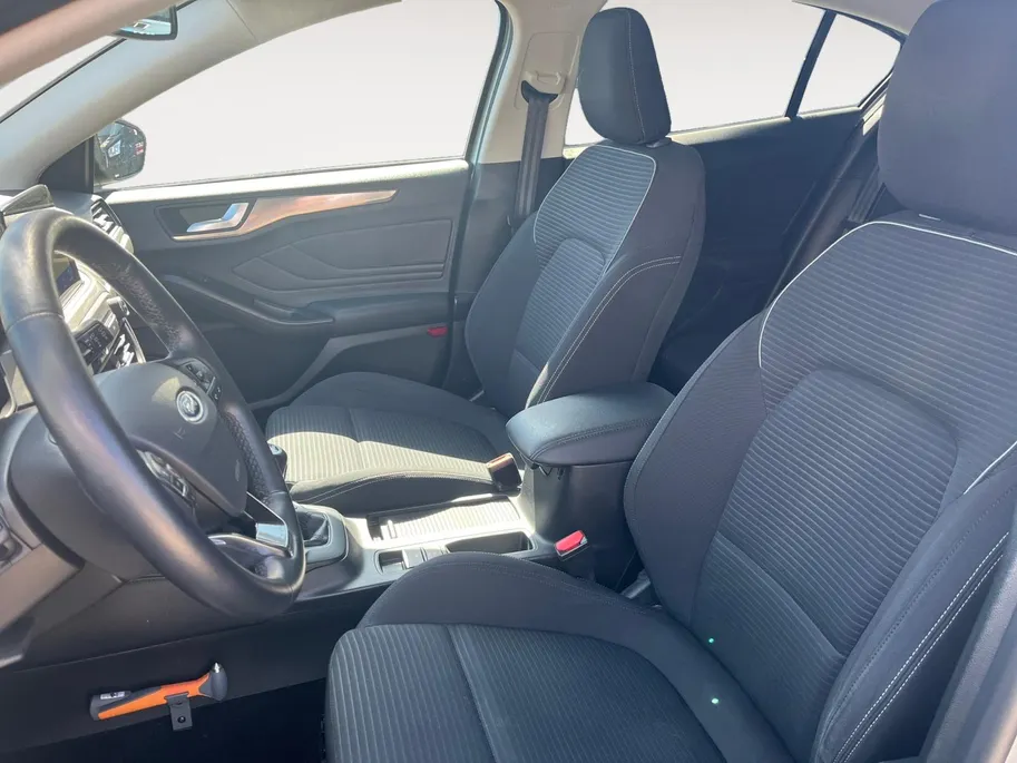 Ford Focus 1.0 EcoBoost Titanium Business | Dealer onderhouden | NL auto | Adapt. cruise control | Winter pack | Parkeersensoren voor en achter | Achteruitrijcamera | B&O audio | 17' lichtmetalen velgen | Bovag garantie |