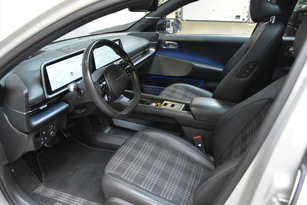 Hyundai IONIQ 6 77,4 kWh 325pk AWD First Edition I SOH 100% I Afn. trekhaak