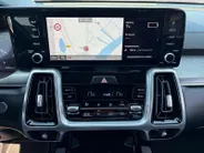 Kia Sorento 1.6 T-GDI Plug-in Hybrid 4WD ExecutiveLine *Navi+360Camera*Climate Control*Schuif/kanteldak*Stoelverwarming/ventilatie*Elekt. Trekhaak*Elekt. Achterklep*Vol opties! Zeer nette auto!