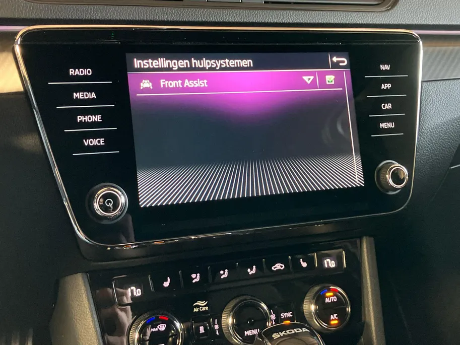 Škoda Superb 1.4PHEV 218PK Sportline DSG · Panoramadak · Trekhaak · Camera + Parkeersensoren · Stoelverwarming  voor & achter ·