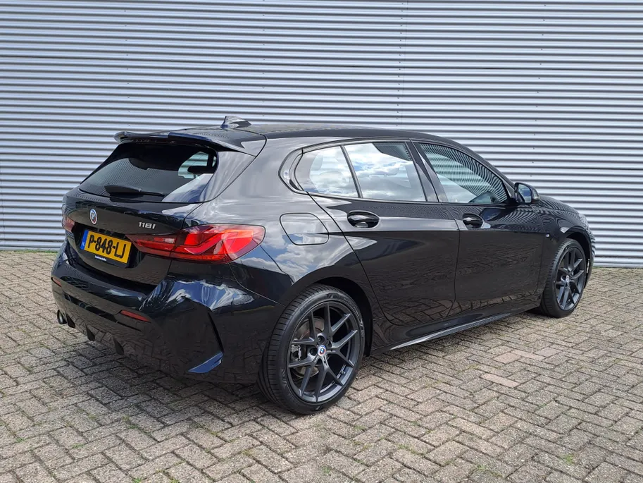 BMW 1 Serie 118i Business Edition M-exterieur pakket | Digitaal cockpit | Navigatie | Cruise | Climate | M-bekleding | M-stuur | Apple Carplay/Android Auto