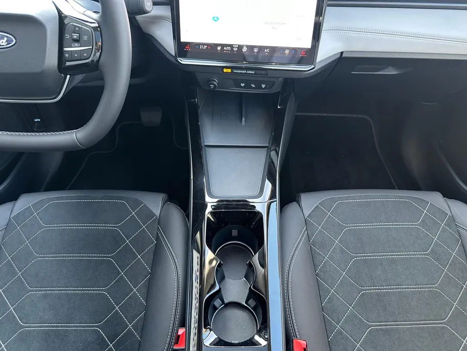 Ford Puma Gen-E Premium 46,8 kWh | Driver Assistancepack | Winterpack | Matrix Ledkoplampen | Panoramadak | El. Achterklep | BLIS | Nieuw te bestellen bij Zeeuw & Zeeuw Ford Schoonhoven |