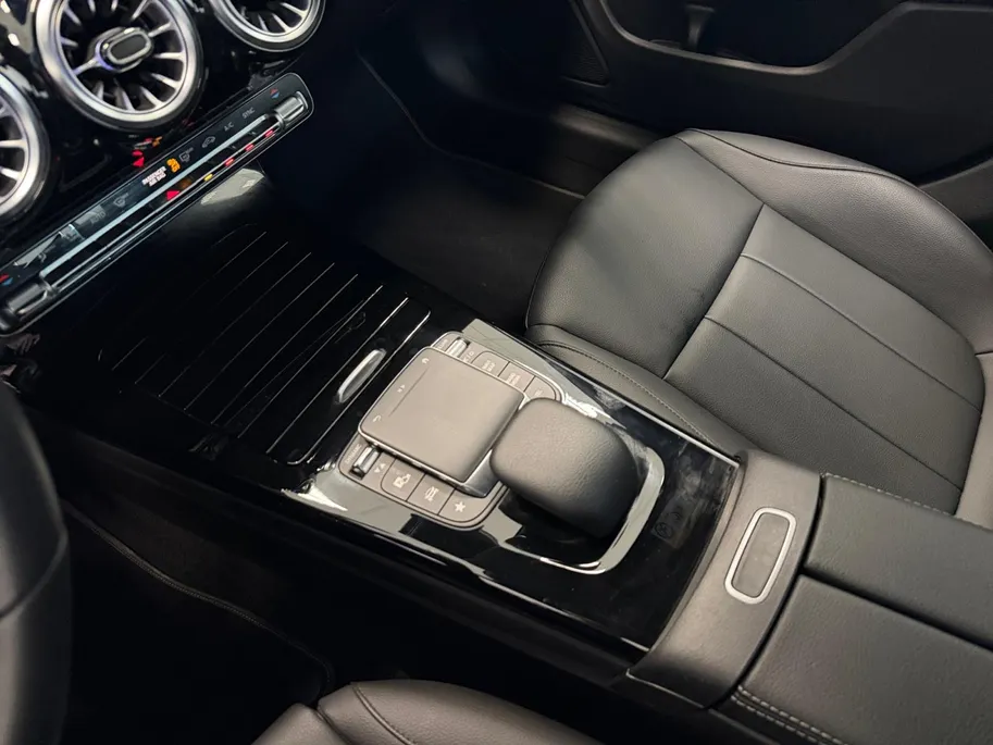 Mercedes-Benz CLA 180 AUTOMAAT | LUXURY LINE | APPLE CARPLAY | NL-AUTO |