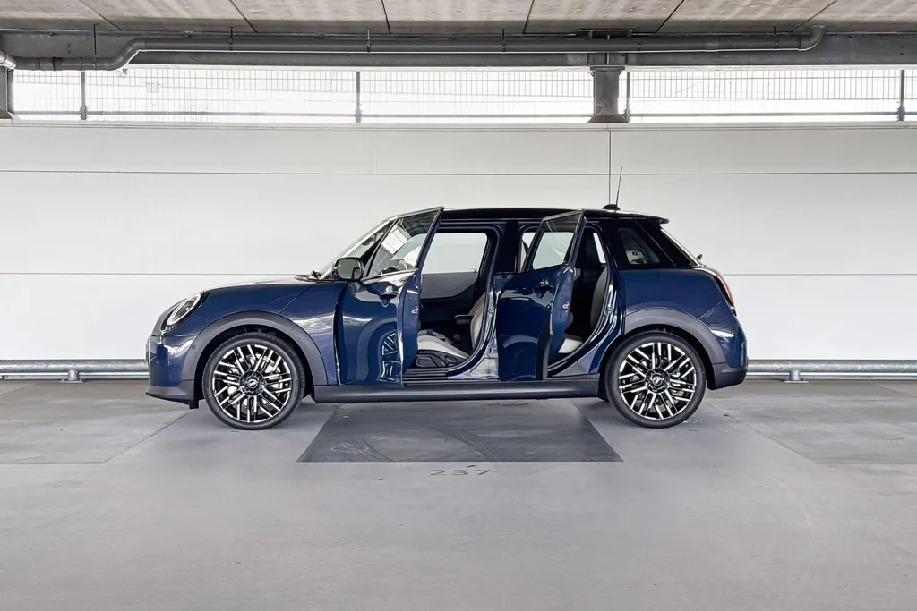 MINI Cooper 5-deurs Cooper C John Cooper Works S