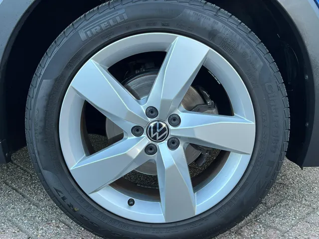 Volkswagen T-Cross 1.0 TSI Life AUTOMAAT | NAVIGATIE | APPLE CARPLAY | ANDROID AUTO | 17 INCH LMV | STOELVERWARMING | ADAPTIVE CRUISE CONTROL |