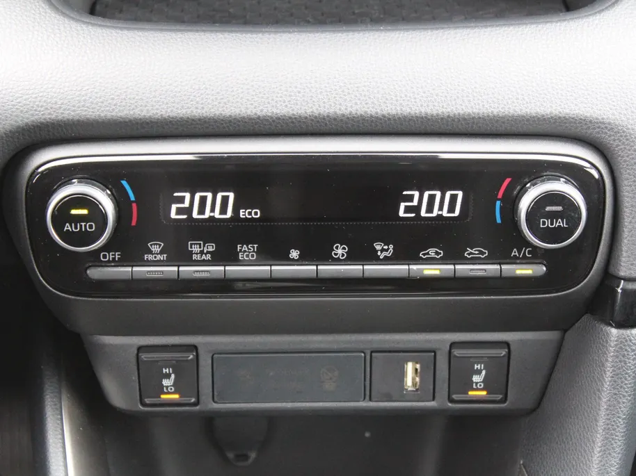 Mazda 2 Hybrid 1.5 Agile | Comfort pakket | Trekhaak | CarPlay | Camera | Stuur-/stoelverwarming | Cruise adapt. | 15' LM |