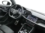 Audi A3 Sportback 40 TFSIe 204pk S-tronic S Edition · Panoramadak · Apple/Android Car Play · Lederen Bekleding · Cruise Control · Navigatie · Stoelverwarming · P-Sensoren · 17'' Inch ·